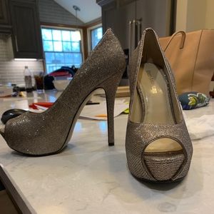Enzo Angiolini Tanen Platform Pump - Gold Sparkle